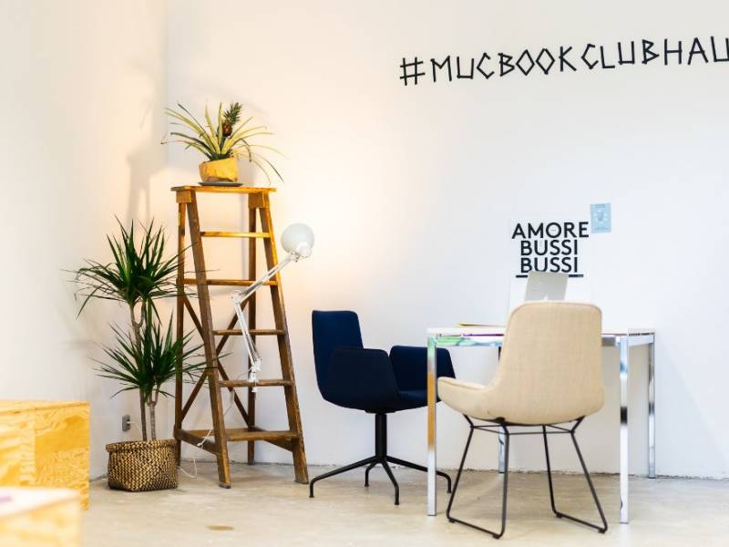 MUCBOOK CLUBHAUS 0