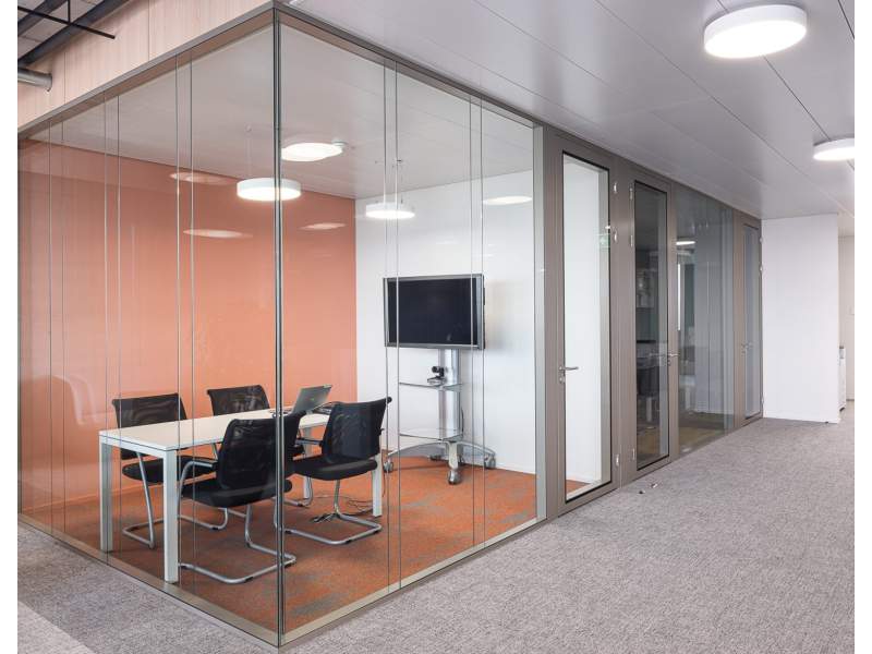 Raumhöhe Trennwände Büro Raumteiler Glas Glastrennwand Uniska Akustik Doppelverglassung IQ Structural