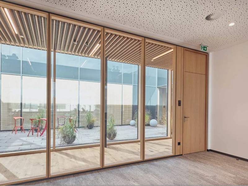 Raumhohe Trennwaende Raumteiler Glaswände Uniska, Akustik Trennwände Holz Glas