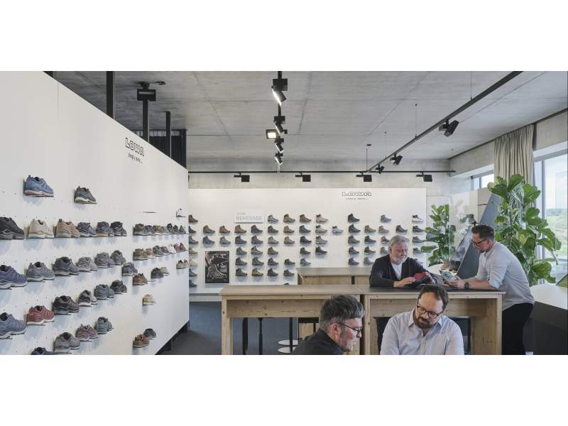 Planung - Lichtplanung Beleuchtungsprojekte ERCO Leuchten Lowa Office & Showroom