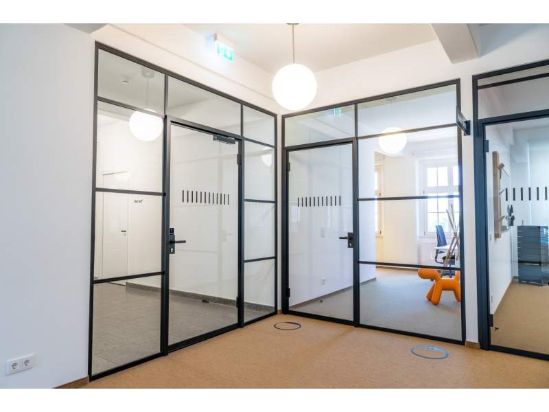 Raumhohe Trennwände Büro Raumteiler Glas Trennwandsystem Goldbach Kirchner Akustik Trennwand T50 Loft