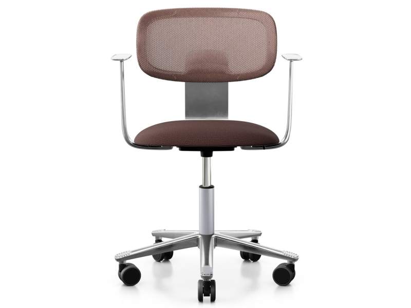 HÅG Tion mesh Bürostuhl von Flokk in Braun mit Netzrückenlehne und Armlehnen, Frontansicht