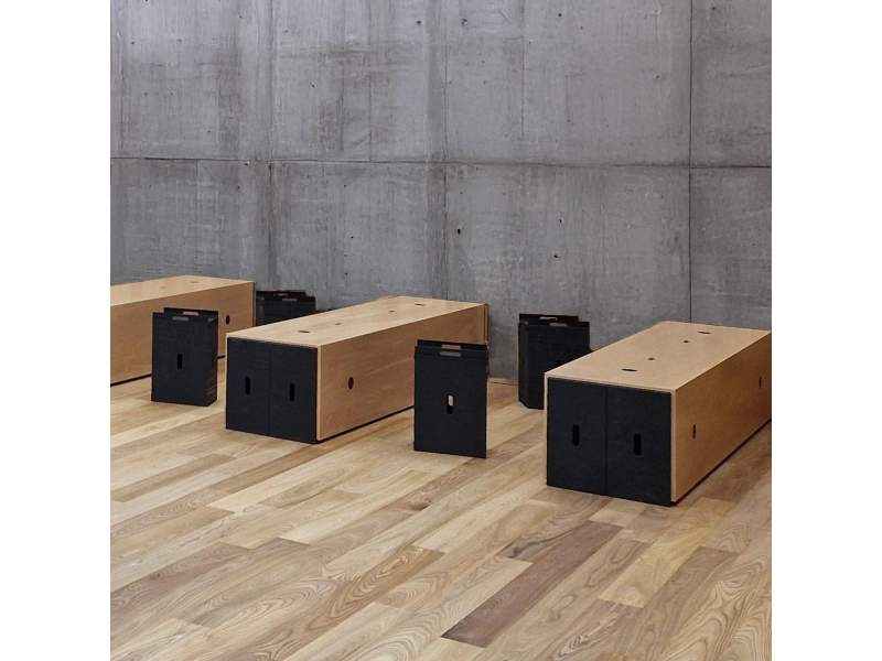 Westermann Products space companion U-Modul – Modulare Sitzelemente aus Holz mit schwarzen Xbrick®-Elementen als Basis, flexible Nutzung als Sitzgelegenheit, Regal oder Pflanzgefäß