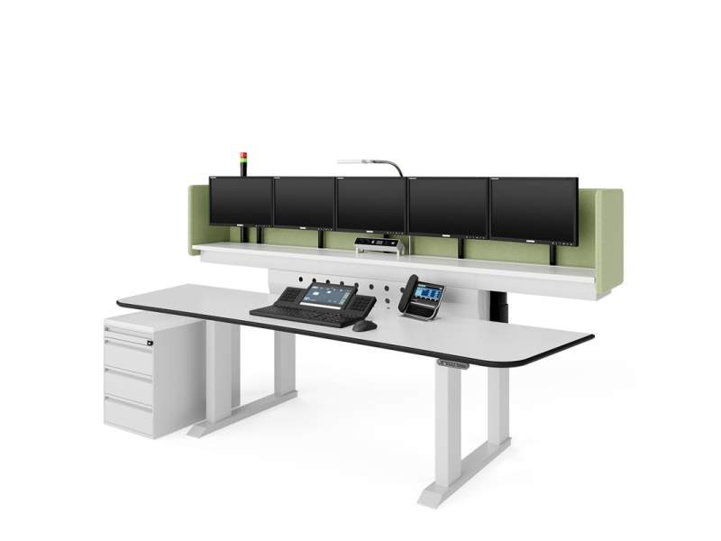 Modulares Leitstellen-Arbeitsplatzsystem LO Deskflex mit mehreren Monitoren und integrierter Technik