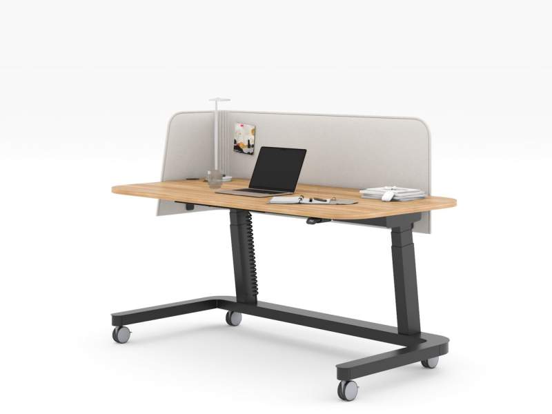 Mobiler höhenverstellbarer Schreibtisch Haworth YourPlace Echo mit Sichtschutz und Rollen für flexible Arbeitsplatzpositionierung