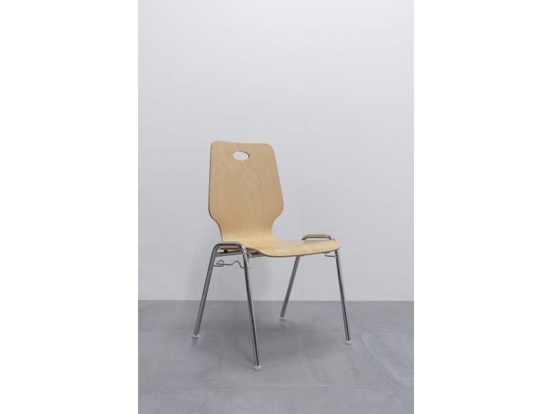 Stapelstuhl BWW Modell 101 mit Sitzschale aus Buchenholz und verkettbarem Gestell