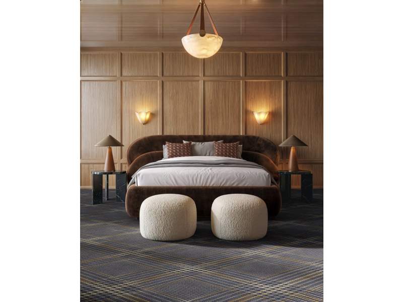 Object Carpet Pepita Teppichboden mit klassischem Karomuster in einem elegant eingerichteten Schlafzimmer