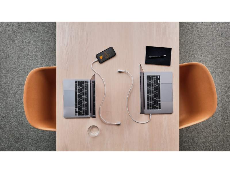 Bachmann OCHNO Power Hub 4 mit USB-C-Ladeanschlüssen für moderne Besprechungs- und Arbeitsplätze