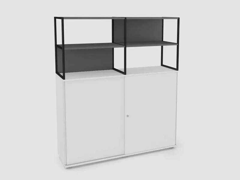 Metall-Aufsatzregal Bene Metal Shelf mit offenen Fächern auf einem geschlossenen Stauraumschrank