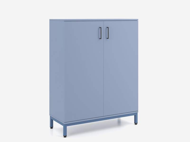 Flügeltürenschrank Nowy Styl K42 mit zwei Türen, Bügelgriffen und erhöhtem Metallgestell