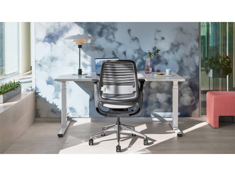 höhenverstelbarrer Schreibtisch Büro Schreibtische weiss höhenverstellbar Steelcase STEH-SITZ-TISCH MIGRATION