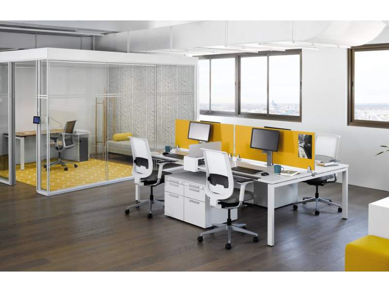 Weißer Schreibtisch Akustiktrennwand gelb, Team-Tisch Büro Team-Tische Großraumbüro Büromöbel , Steelcase, FrameFour Bench
