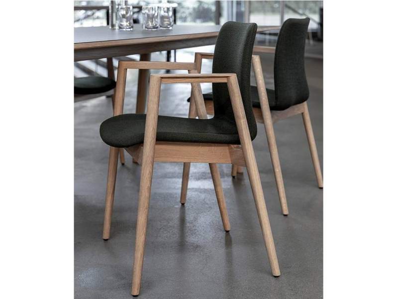 Besucherstuhl schwarz Besucherstühle mit Armlehnen Konferenzstuhl Holz Hunziker Mood Classic