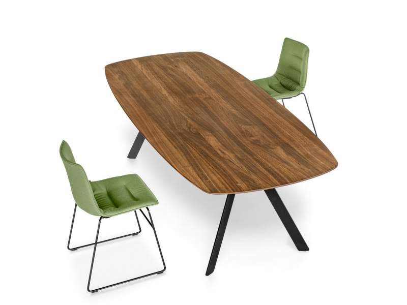 Konferenztisch Holz Konferenztische Girsberger Barra
abgerundete Tischplatte