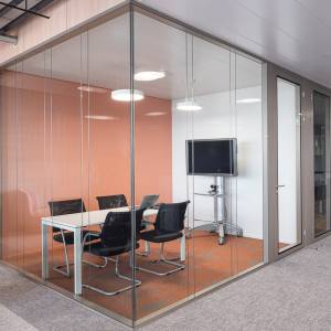 Raumhöhe Trennwände Büro Raumteiler Glas Glastrennwand Uniska Akustik Doppelverglassung IQ Structural