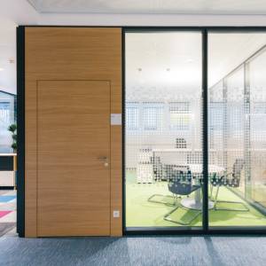Trennwand Glaswand mit Aluminium-Rahmen PAN+ARMBRUSTER PANframe line