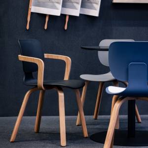 Besucherstuhl schwarz Besucherstühle Holz Cafeteria Stuhl Warte-Stuhl schwarz Konferenzstuhl Büro Konferenzstühle Zemp AG CoMeet