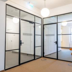 Raumhohe Trennwände Büro Raumteiler Glas Trennwandsystem Goldbach Kirchner Akustik Trennwand T50 Loft