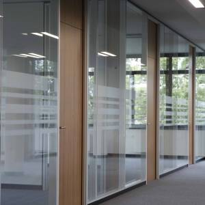 Raumhohe Trennwände Raumteiler Büro Goldbach Kirchner, Akustik Trennwand T65