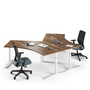 Doppelarbeitsplatz Assmann Büromöbel Montevo mit ergonomischer Tischform für Teamarbeit