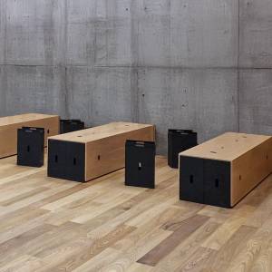Westermann Products space companion U-Modul – Modulare Sitzelemente aus Holz mit schwarzen Xbrick®-Elementen als Basis, flexible Nutzung als Sitzgelegenheit, Regal oder Pflanzgefäß