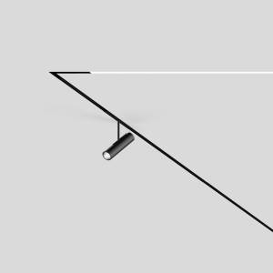 XAL Move It 10 Trimless System – schwarzes, randlos eingebautes Linearprofil mit zylindrischem Strahler in Gipskartondecke