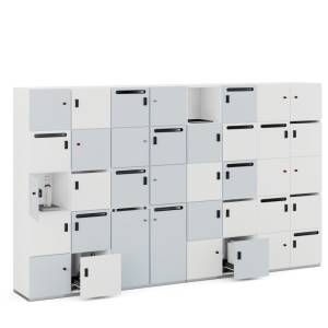 Abschließbares Lockersystem mit modularen Schließfächern in hellen Farbtönen, teilweise geöffnet