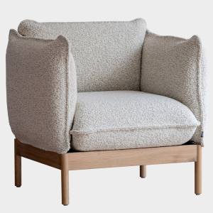 Loungesessel NC Nordic Care Cirrus mit gepolsterten Armlehnen und Holzgestell
