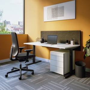 Neudoerfler Officebox Go Work Arbeitsplatzlösung mit höhenverstellbarem Schreibtisch im kompakten Einzelbüro