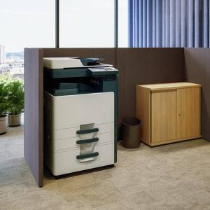 Neudoerfler Essential Print Druckerstation mit Stauraum und akustischer Abschirmung im Bürobereich