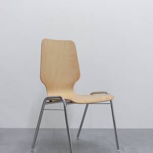 Stapelstuhl BWW Modell 100 mit Sitzschale aus Buchenholz und verchromtem Gestell