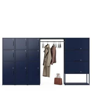 Embru eQ Garderobe mit Lockern und offener Garderobenstange