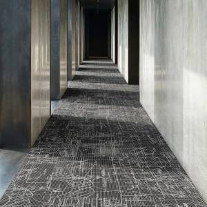 Object Carpet Scetch Teppichboden in einem langen Flurbereich mit fein gezeichneten geometrischen Linien