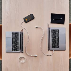 Bachmann OCHNO Power Hub 4 mit USB-C-Ladeanschlüssen für moderne Besprechungs- und Arbeitsplätze