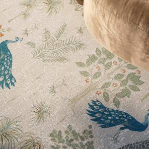 Object Carpet Peacock Teppichboden in einer Lounge mit Pfauen- und Pflanzenmotiven