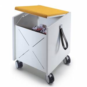 Mobiler Stauraum König + Neurath mit Sitzpolster und offenen Innenfächern als rollbarer Organisationshelfer