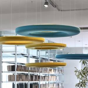 Ein rundes Akustikpaneel dECKENABSORBER, BuzziSpace, Akustikelemente BuzziDonut