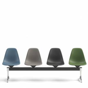 vitra, Eames Plastic Side Chair auf Traverse
