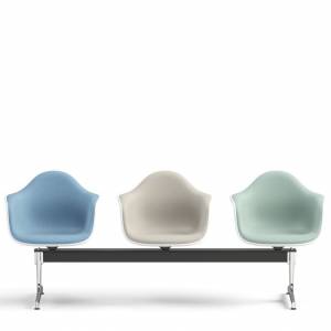 Traversenbänke, vitra, Eames Plastic Armchair auf Traverse