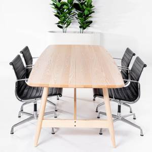 Konferenztisch Holz Konferenztische BuzziSpace BuzziNordic ST600
abgerundette Tischplatte