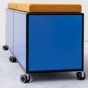 Polsterbank blau Bosse Sitzbank auf Rollen