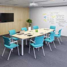 Nowy Styl 2ME Stühle im Besprechungsraum mit Konferenztisch
