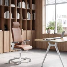 Bürodrehstuhl Wilkhahn ON in moderner Büroeinrichtung mit Holzmöbeln