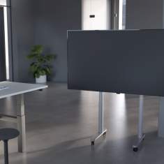 höhenverstellbarer Displaywagen Büro Videokonferenzen REISS Media Cart