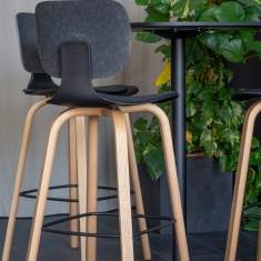 Barhocker Holz Barstühle schwarz Cafeteria Zemp AG CoMeet Barstuhl