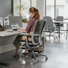 Haworth Zody II ergonomischer Bürostuhl am Arbeitsplatz