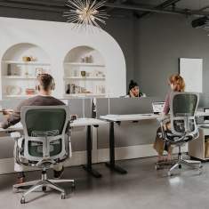 Haworth Zody II Bürostuhl im modernen Büro