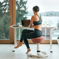 Aeris Swopper Aktivstuhl im Einsatz für ergonomisches und bewegtes Sitzen