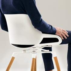 Designer Besucherstuhl Holzgestell weiss Vierfuß Numo Aeris