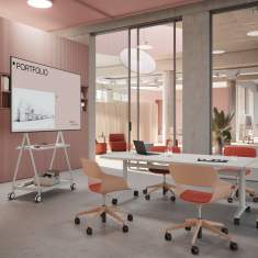 Brunner boards Medientrolley